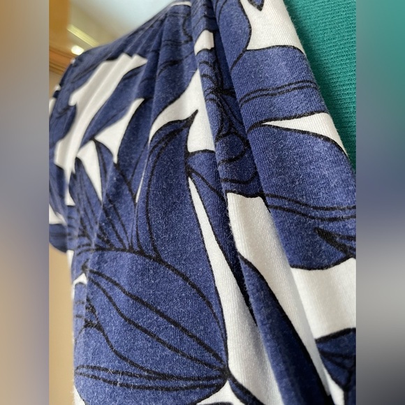 Ann Taylor size 0 half wrap dress short sleeve blue floral pattern - Picture 2 of 8